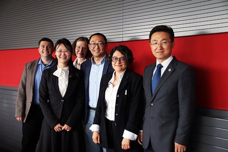 Gruppenbild mit den chinesischen Gästen des Masterstudiengangs Zukunftsdesign.