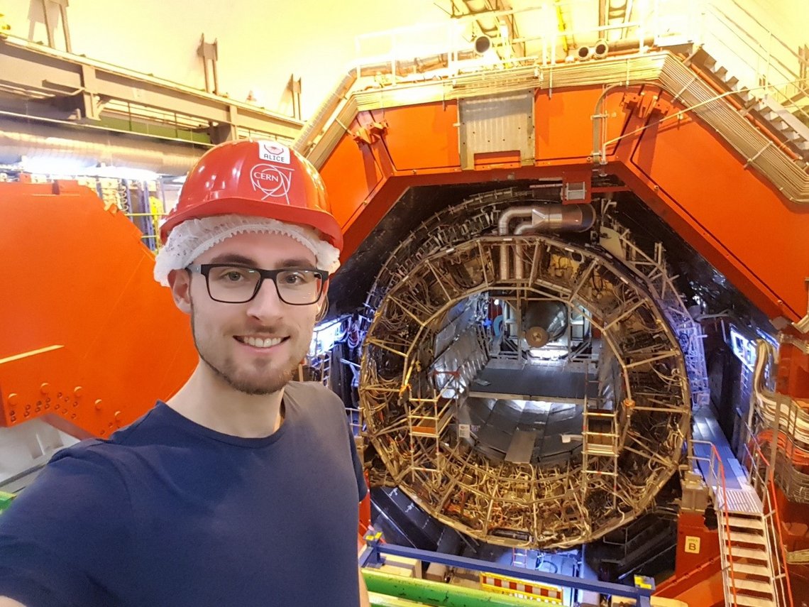Florian Rehm bei einer Führung am CERN