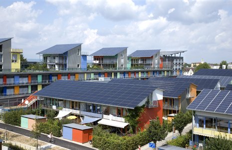 Der Solararchitekt Rolf Disch, Referent beim 3. Bayerischen Holzbau-Praxistag, verbindet in seiner Architektur Holzbau mit moderner Solartechnik.