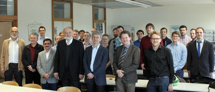  Das Kolloquium bildet mit 11 (Fach)Hochschulprofessoren von vier nordbayerischen Hochschulen (Aschaffenburg, Coburg, Nürnberg, FHWS) und ca. 25 wissenschaftlichen Mitarbeitern.