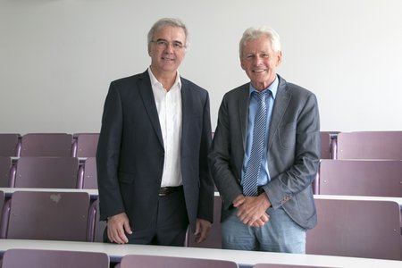 Prof. Roland Hertrich (li.) und Prof. Ralf Schwarz