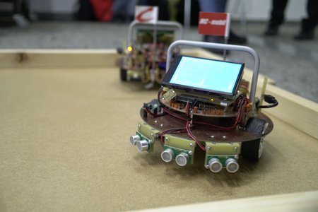 Selbstgebaute Roboter erkennen Hindernisse