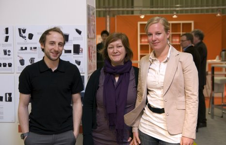 Die Preisträger (v.li.) Julian Böhner, Nihan Lafci und Franziska Dinse bei der Messe in Nürnberg