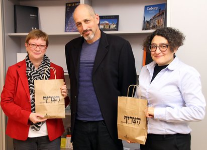 Dr. Yotam Lurie mit Präsidentin Christiane Fritze und Milena Valeva 