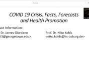 Auf der Folie mit dem Titel „COVID-19-Krise: Fakten, Prognosen und Gesundheitsförderung“ sind die Kontaktdaten von Prof. Dr. James Giordano und Prof. Dr. Niko Kohls, einschließlich ihrer E-Mail-Adressen, zu sehen. In der oberen rechten Ecke erscheint ein Videoanruffenster mit einem Mann, der möglicherweise von der Hochschule Coburg sendet.