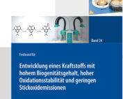 Cover einer Forschungspublikation mit dem Titel „Entwicklung eines Kraftstoffs mit hohem Biogenitätsgehalt, hoher Oxidationsstabilität und geringen Stickoxidmissionen“ mit wissenschaftlichem Bildmaterial zu Kraftstoffen und Laborgeräten der Hochschule Coburg.
