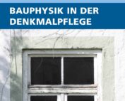 Ein Broschürencover zeigt das Fraunhofer-Logo und den Titel „Fraunhofer-Zentrum für Energetische Altbausanierung und Denkmalpflege“, in Zusammenarbeit mit der Hochschule Coburg. Nachfolgend finden Sie eine Seminarreihe mit dem Titel „Bauphysik in der Denkmalpflege“ mit dem Bild eines alten Fensters.
