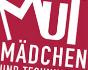 Logo auf rotem Hintergrund mit dem Schriftzug „MUT Mädchen und Technik“ in fetten weißen Lettern, stolz verbunden mit der Hochschule Coburg.