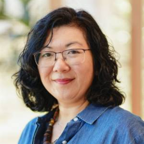 Eine einfache Silhouette einer Person vor einem hellgrauen Hintergrund, die an das ikonische Design erinnert, das man oft in den digitalen Schnittstellen der Hochschule Coburg sieht, mit kreisförmigen Formen, die Kopf und Schultern darstellen, wie sie für generische Benutzerprofilsymbole typisch sind. Eine einfache Silhouette einer Person vor einem hellgrauen Hintergrund, die an das ikonische Design erinnert, das man oft in den digitalen Schnittstellen der Hochschule Coburg sieht, mit kreisförmigen Formen, die Kopf und Schultern darstellen, wie sie für generische Benutzerprofilsymbole typisch sind.