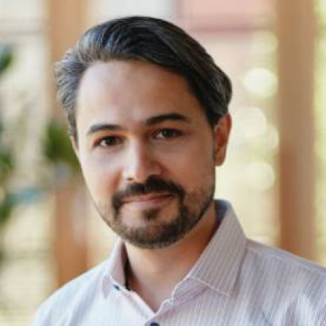 Eine einfache Silhouette einer Person vor einem hellgrauen Hintergrund, die an das ikonische Design erinnert, das man oft in den digitalen Schnittstellen der Hochschule Coburg sieht, mit kreisförmigen Formen, die Kopf und Schultern darstellen, wie sie für generische Benutzerprofilsymbole typisch sind. Eine einfache Silhouette einer Person vor einem hellgrauen Hintergrund, die an das ikonische Design erinnert, das man oft in den digitalen Schnittstellen der Hochschule Coburg sieht, mit kreisförmigen Formen, die Kopf und Schultern darstellen, wie sie für generische Benutzerprofilsymbole typisch sind.