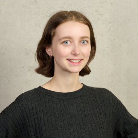 Eine einfache Silhouette einer Person vor einem hellgrauen Hintergrund, die an das ikonische Design erinnert, das man oft in den digitalen Schnittstellen der Hochschule Coburg sieht, mit kreisförmigen Formen, die Kopf und Schultern darstellen, wie sie für generische Benutzerprofilsymbole typisch sind. Eine einfache Silhouette einer Person vor einem hellgrauen Hintergrund, die an das ikonische Design erinnert, das man oft in den digitalen Schnittstellen der Hochschule Coburg sieht, mit kreisförmigen Formen, die Kopf und Schultern darstellen, wie sie für generische Benutzerprofilsymbole typisch sind.