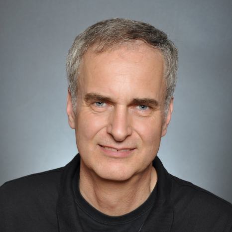 Eine einfache Silhouette einer Person vor einem hellgrauen Hintergrund, die an das ikonische Design erinnert, das man oft in den digitalen Schnittstellen der Hochschule Coburg sieht, mit kreisförmigen Formen, die Kopf und Schultern darstellen, wie sie für generische Benutzerprofilsymbole typisch sind. Eine einfache Silhouette einer Person vor einem hellgrauen Hintergrund, die an das ikonische Design erinnert, das man oft in den digitalen Schnittstellen der Hochschule Coburg sieht, mit kreisförmigen Formen, die Kopf und Schultern darstellen, wie sie für generische Benutzerprofilsymbole typisch sind.