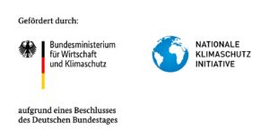 Logos des Bundesministeriums für Wirtschaft und Klimaschutz und der Nationalen Klimaschutzinitiative mit deutschem Text, der auf die Finanzierung durch diese Einrichtungen auf Grundlage eines Beschlusses des Deutschen Bundestages zur Klimaneutralität 2040 hinweist. at Hochschule Coburg