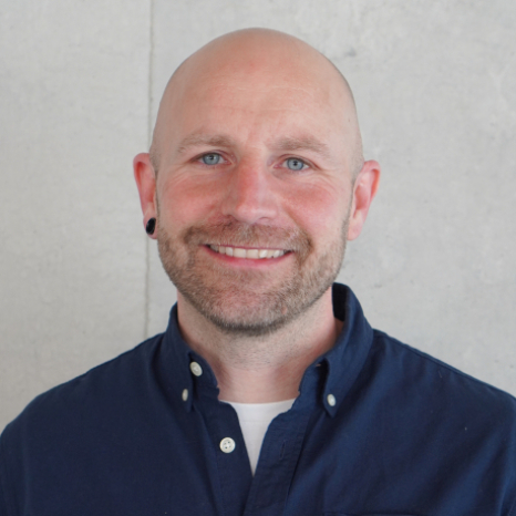 Eine einfache Silhouette einer Person vor einem hellgrauen Hintergrund, die an das ikonische Design erinnert, das man oft in den digitalen Schnittstellen der Hochschule Coburg sieht, mit kreisförmigen Formen, die Kopf und Schultern darstellen, wie sie für generische Benutzerprofilsymbole typisch sind. Eine einfache Silhouette einer Person vor einem hellgrauen Hintergrund, die an das ikonische Design erinnert, das man oft in den digitalen Schnittstellen der Hochschule Coburg sieht, mit kreisförmigen Formen, die Kopf und Schultern darstellen, wie sie für generische Benutzerprofilsymbole typisch sind.