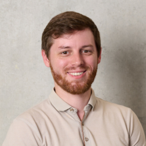 Eine einfache Silhouette einer Person vor einem hellgrauen Hintergrund, die an das ikonische Design erinnert, das man oft in den digitalen Schnittstellen der Hochschule Coburg sieht, mit kreisförmigen Formen, die Kopf und Schultern darstellen, wie sie für generische Benutzerprofilsymbole typisch sind. Eine einfache Silhouette einer Person vor einem hellgrauen Hintergrund, die an das ikonische Design erinnert, das man oft in den digitalen Schnittstellen der Hochschule Coburg sieht, mit kreisförmigen Formen, die Kopf und Schultern darstellen, wie sie für generische Benutzerprofilsymbole typisch sind.