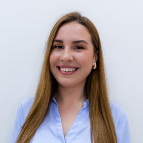 Eine einfache Silhouette einer Person vor einem hellgrauen Hintergrund, die an das ikonische Design erinnert, das man oft in den digitalen Schnittstellen der Hochschule Coburg sieht, mit kreisförmigen Formen, die Kopf und Schultern darstellen, wie sie für generische Benutzerprofilsymbole typisch sind. Eine einfache Silhouette einer Person vor einem hellgrauen Hintergrund, die an das ikonische Design erinnert, das man oft in den digitalen Schnittstellen der Hochschule Coburg sieht, mit kreisförmigen Formen, die Kopf und Schultern darstellen, wie sie für generische Benutzerprofilsymbole typisch sind.