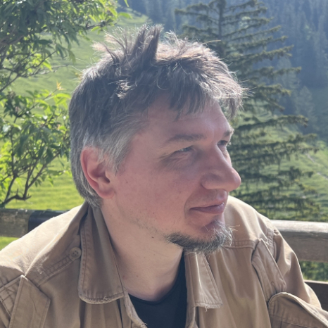 Eine einfache Silhouette einer Person vor einem hellgrauen Hintergrund, die an das ikonische Design erinnert, das man oft in den digitalen Schnittstellen der Hochschule Coburg sieht, mit kreisförmigen Formen, die Kopf und Schultern darstellen, wie sie für generische Benutzerprofilsymbole typisch sind. Eine einfache Silhouette einer Person vor einem hellgrauen Hintergrund, die an das ikonische Design erinnert, das man oft in den digitalen Schnittstellen der Hochschule Coburg sieht, mit kreisförmigen Formen, die Kopf und Schultern darstellen, wie sie für generische Benutzerprofilsymbole typisch sind.