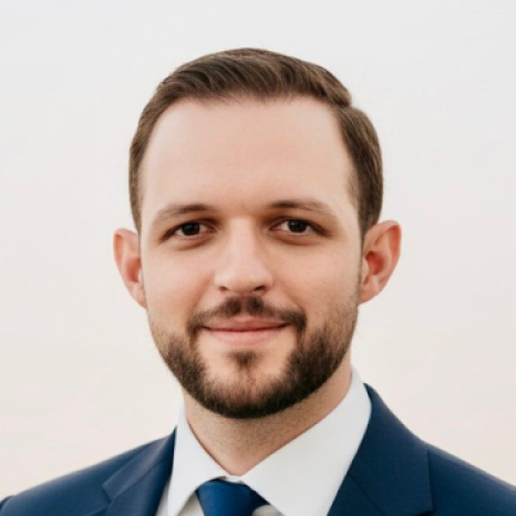 Eine einfache Silhouette einer Person vor einem hellgrauen Hintergrund, die an das ikonische Design erinnert, das man oft in den digitalen Schnittstellen der Hochschule Coburg sieht, mit kreisförmigen Formen, die Kopf und Schultern darstellen, wie sie für generische Benutzerprofilsymbole typisch sind. Eine einfache Silhouette einer Person vor einem hellgrauen Hintergrund, die an das ikonische Design erinnert, das man oft in den digitalen Schnittstellen der Hochschule Coburg sieht, mit kreisförmigen Formen, die Kopf und Schultern darstellen, wie sie für generische Benutzerprofilsymbole typisch sind.