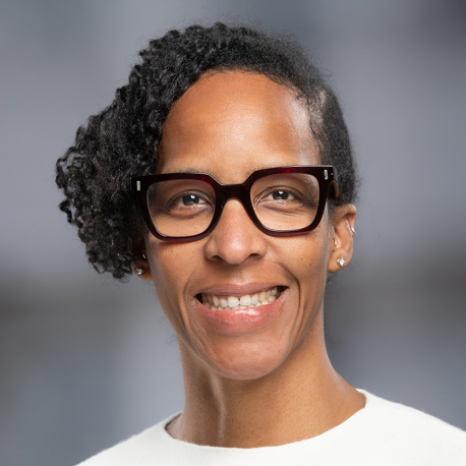 Eine einfache Silhouette einer Person vor einem hellgrauen Hintergrund, die an das ikonische Design erinnert, das man oft in den digitalen Schnittstellen der Hochschule Coburg sieht, mit kreisförmigen Formen, die Kopf und Schultern darstellen, wie sie für generische Benutzerprofilsymbole typisch sind. Eine einfache Silhouette einer Person vor einem hellgrauen Hintergrund, die an das ikonische Design erinnert, das man oft in den digitalen Schnittstellen der Hochschule Coburg sieht, mit kreisförmigen Formen, die Kopf und Schultern darstellen, wie sie für generische Benutzerprofilsymbole typisch sind.