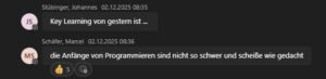 Ein Screenshot aus dem Chat zeigt zwei Nachrichten auf Deutsch zum Thema Programmieren und Wirtschaft. Johannes teilt ein „Key Learning von gestern