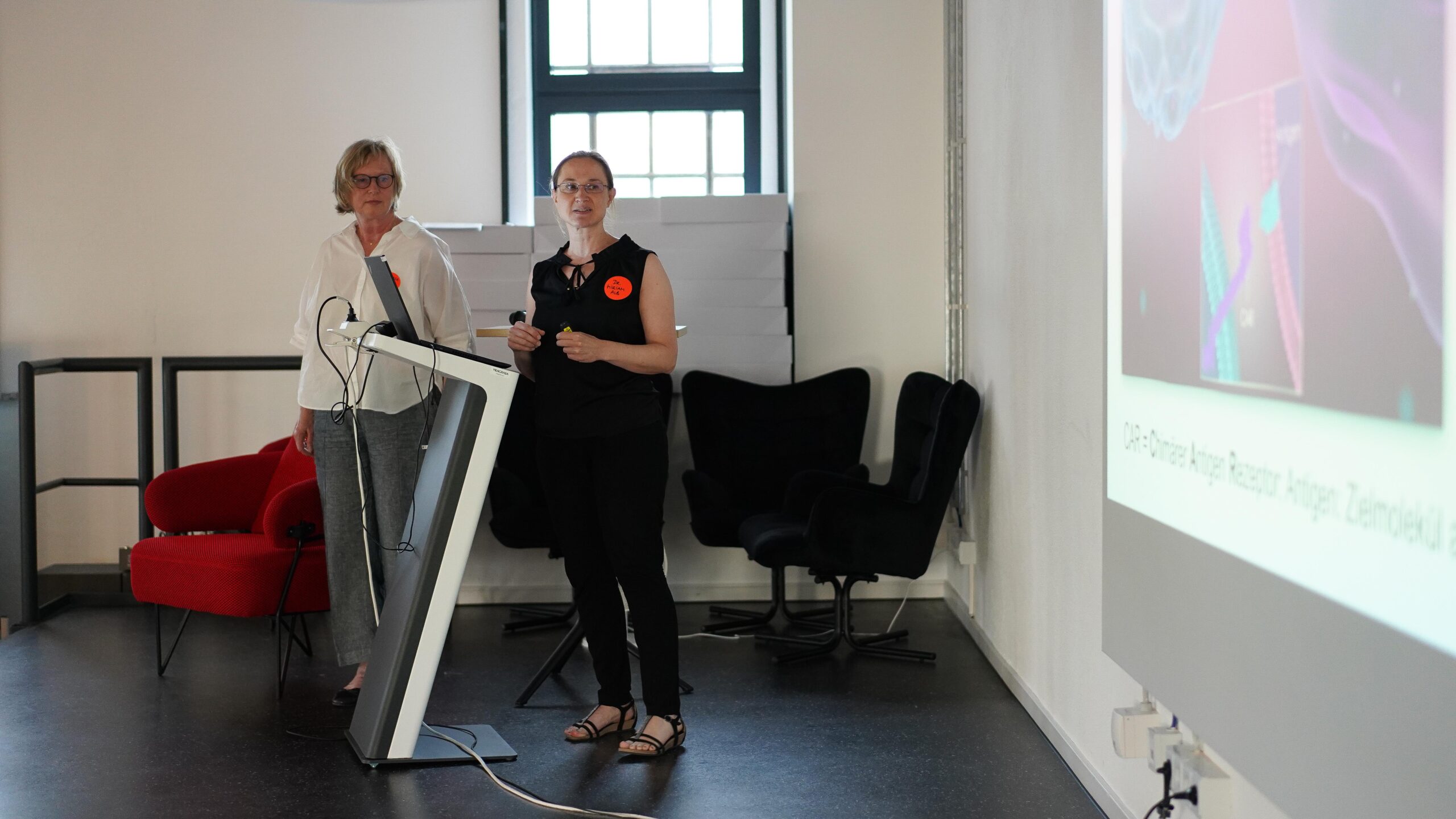 Impressionen vom Themenabend "Gezielt gegen Krebs: Moderne Krebstherapien einfach erklärt". Foto: Cindy Dötschel-Langbein / Hochschule Coburg