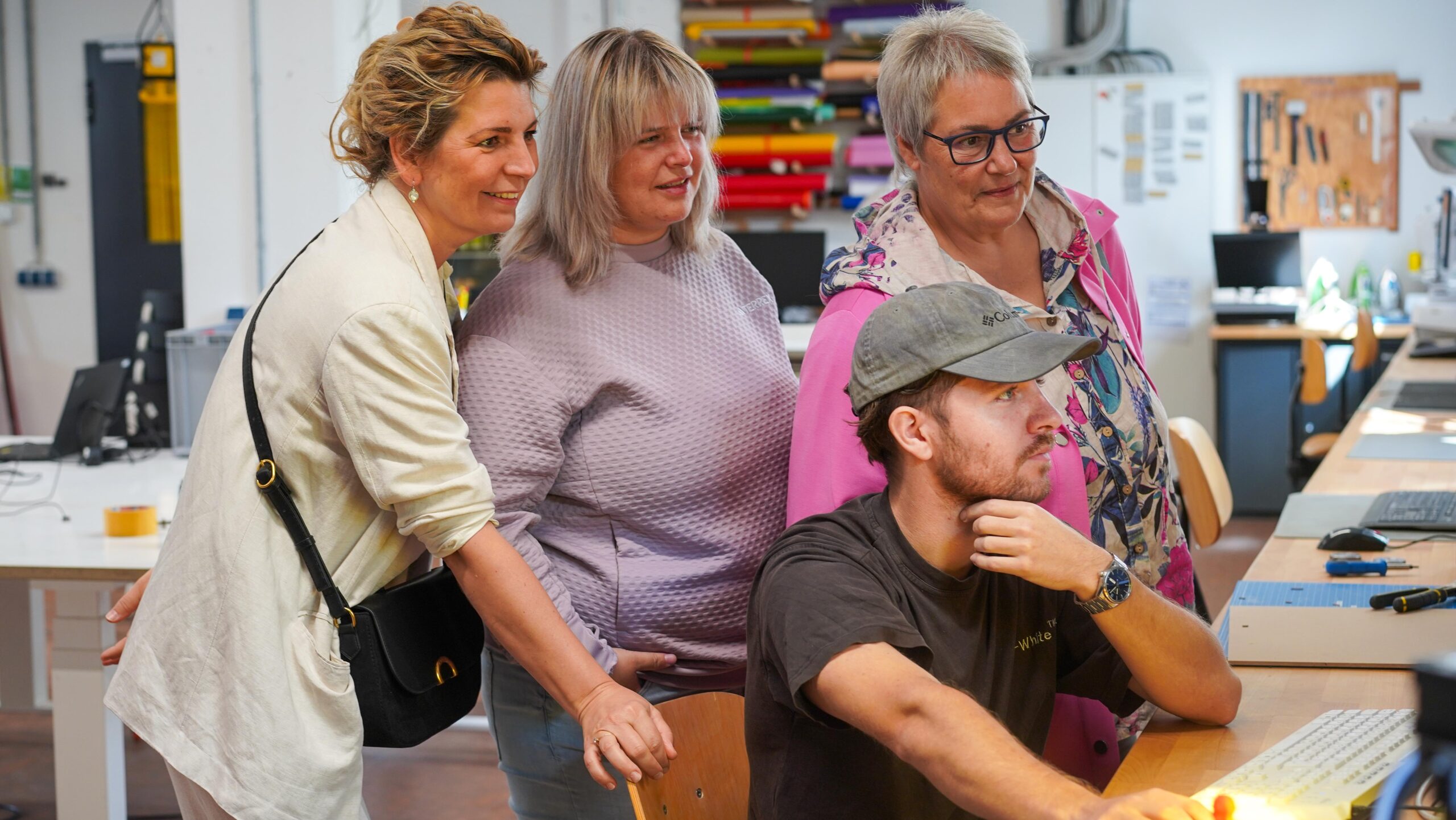 Impressionen vom Azubiworkshop mit den Auszubildenden des Caritasverbands für die Stadt und den Landkreis Coburg e.V. im CREAPOLIS Makerspace. Foto: Cindy Dötschel-Langbein / Hochschule Coburg