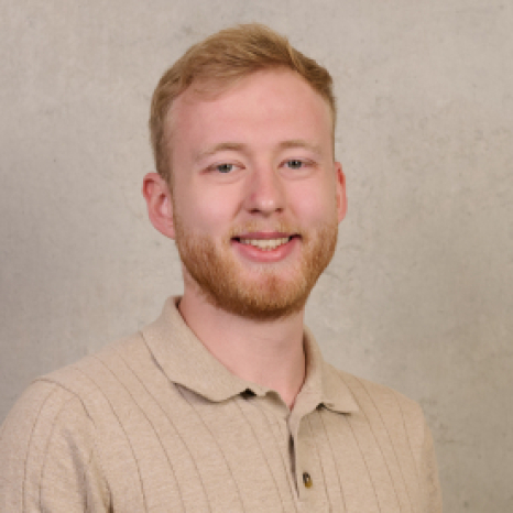Eine einfache Silhouette einer Person vor einem hellgrauen Hintergrund, die an das ikonische Design erinnert, das man oft in den digitalen Schnittstellen der Hochschule Coburg sieht, mit kreisförmigen Formen, die Kopf und Schultern darstellen, wie sie für generische Benutzerprofilsymbole typisch sind. Eine einfache Silhouette einer Person vor einem hellgrauen Hintergrund, die an das ikonische Design erinnert, das man oft in den digitalen Schnittstellen der Hochschule Coburg sieht, mit kreisförmigen Formen, die Kopf und Schultern darstellen, wie sie für generische Benutzerprofilsymbole typisch sind.